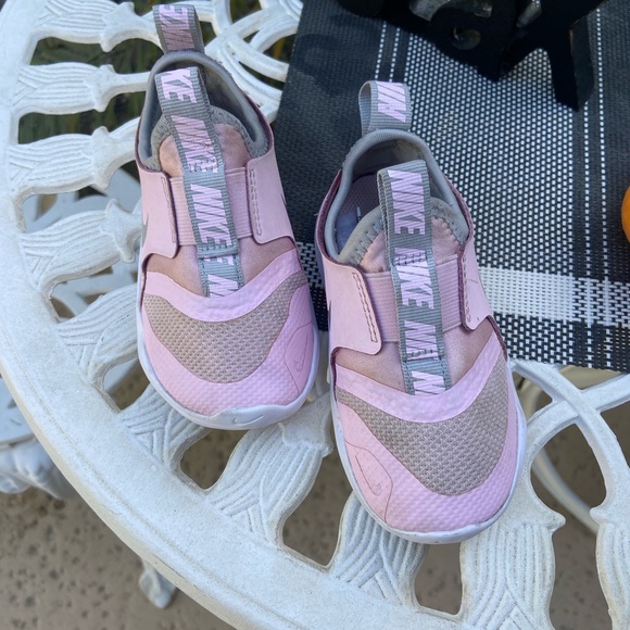 Nike Flex Runner 7C Pink Foam/Metallic Silver Sneakers. Gently used toddler - Picture 7 of 7